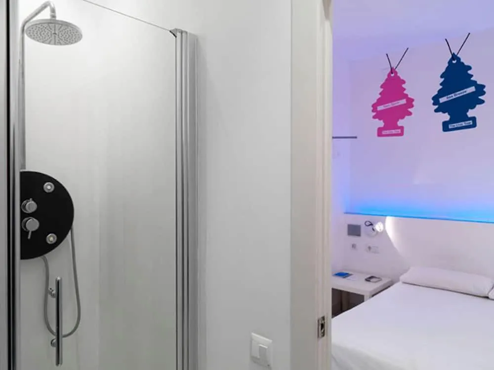 Chic & Basic Tallers Hostal Barcelona Spain